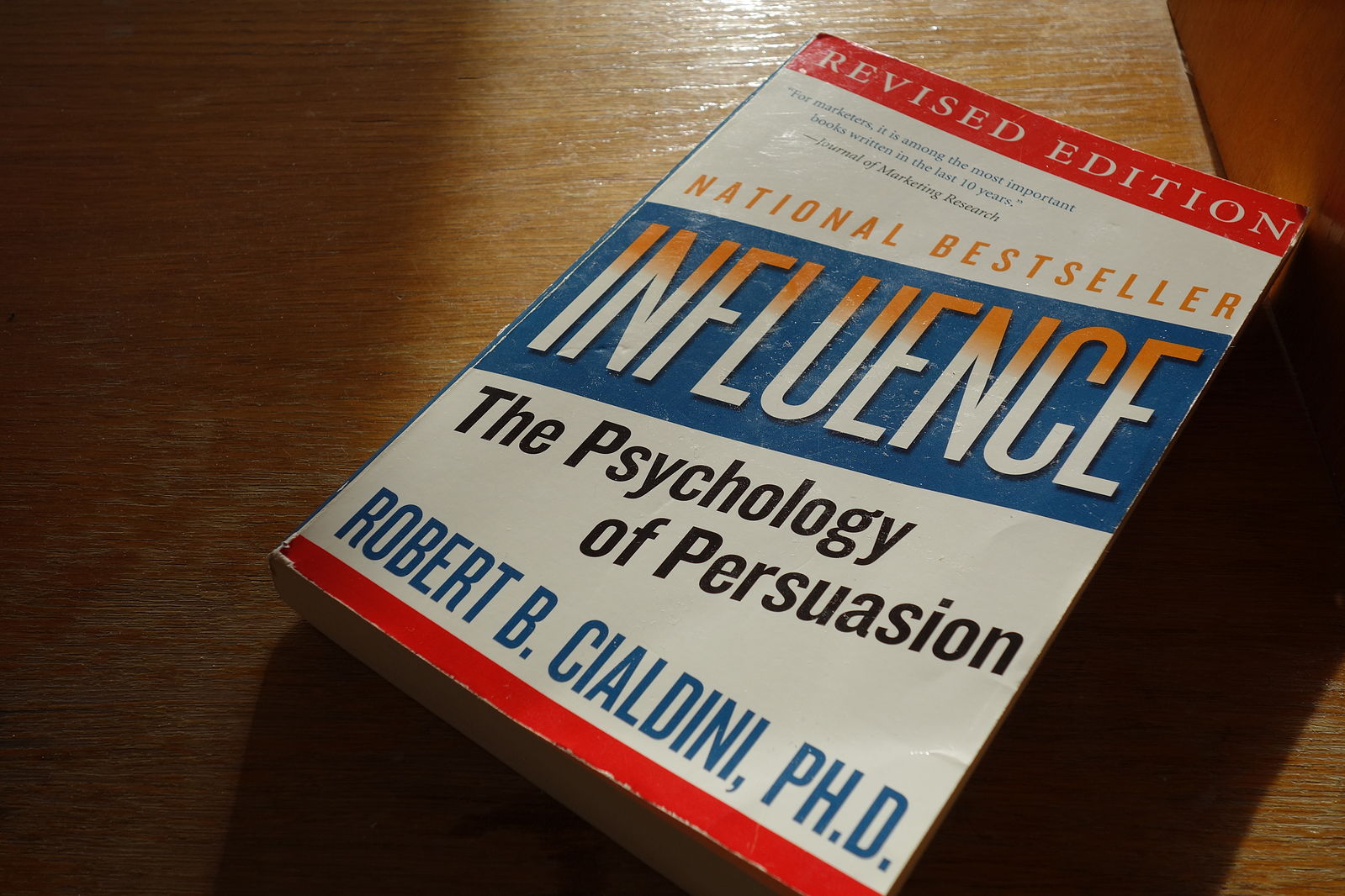 Robert_B_Cialdini_-_Influence_-_The_Psychology_of_Persuasion - The Anti-MBA